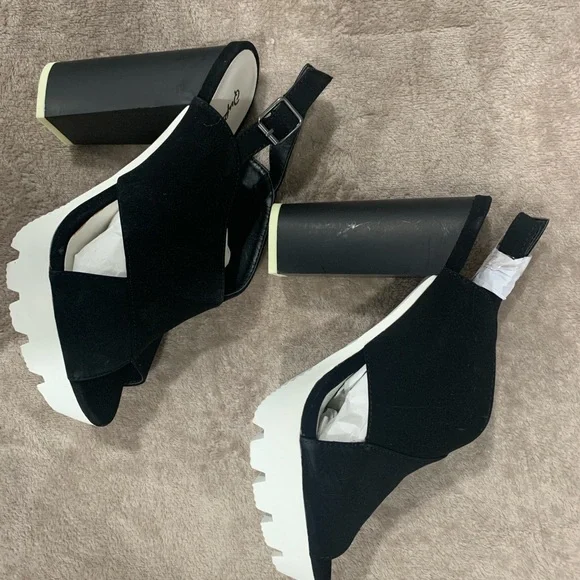 Black and White Platform Heels - Picture 6 of 7